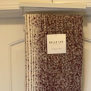 BELLA LUX Decorative Throw